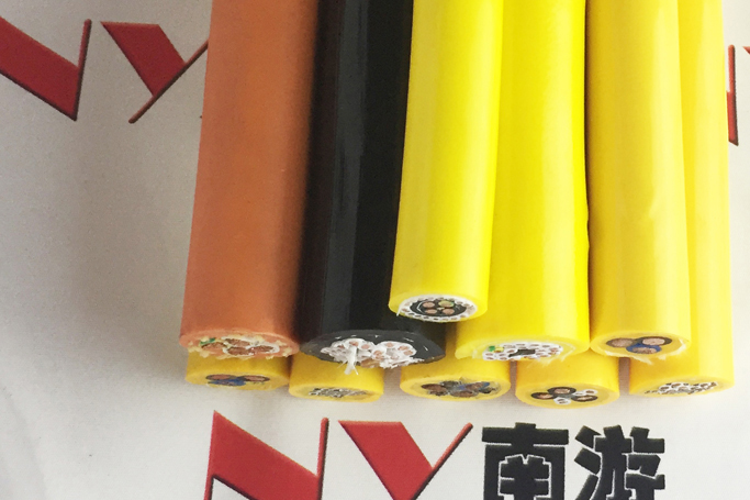 抓斗电缆在海洋工程领域的应用与挑战